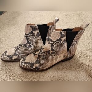 Lucky Brand Pull-on Snakeskin Chelsea Ankle Boots Size 9M
